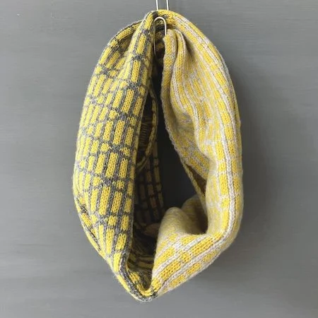 croissant_lambswool_short_cowl_midgrey_piccalilli_grey.jpeg