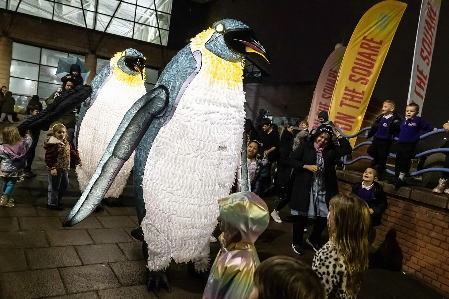 Friday night saw our largest ever illuminated show in @hadriansquare_events in  #bykernewcastle with all six of our giant puppets out at the same time. Thanks to @lizziewestperformance for the invitation to this wonderful community event. 

#giantpup