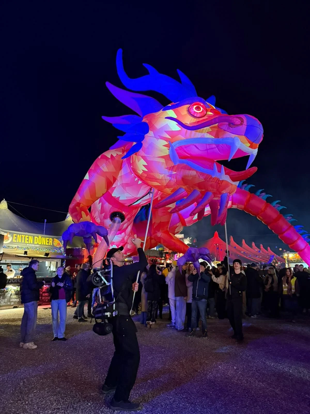 Ember the dragon at #tollwoodwinterfestival this week. Performed by @professorslugsbugs and @ross_xlennon. Many thanks to @tollwoodfestival for the chance to perform for another year at this brilliant #winterfestival 

#chinesedragon #dagonpuppet #gi