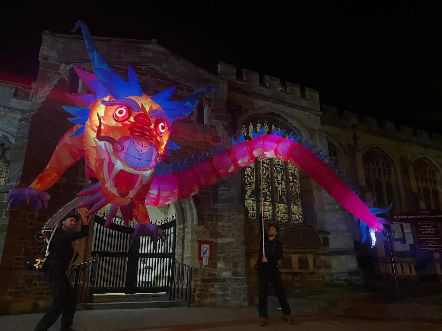 Ember the dragon lighting up the night in #wellingborough for #wellcreativefestival over the weekend. 

#illumnated #dragon #stgeorgesday giantpuppet