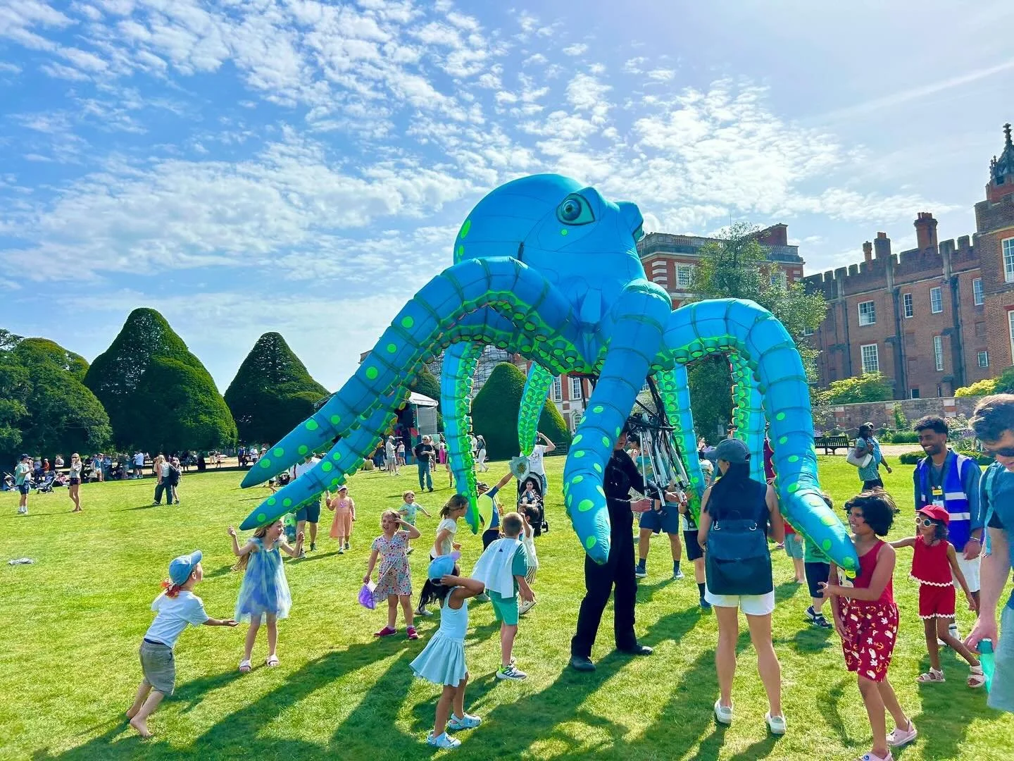 Spectacular day today at #hamptoncourtpalace for #thebigbahooey. Thanks to our team @robmshiels @professorslugsbugs.