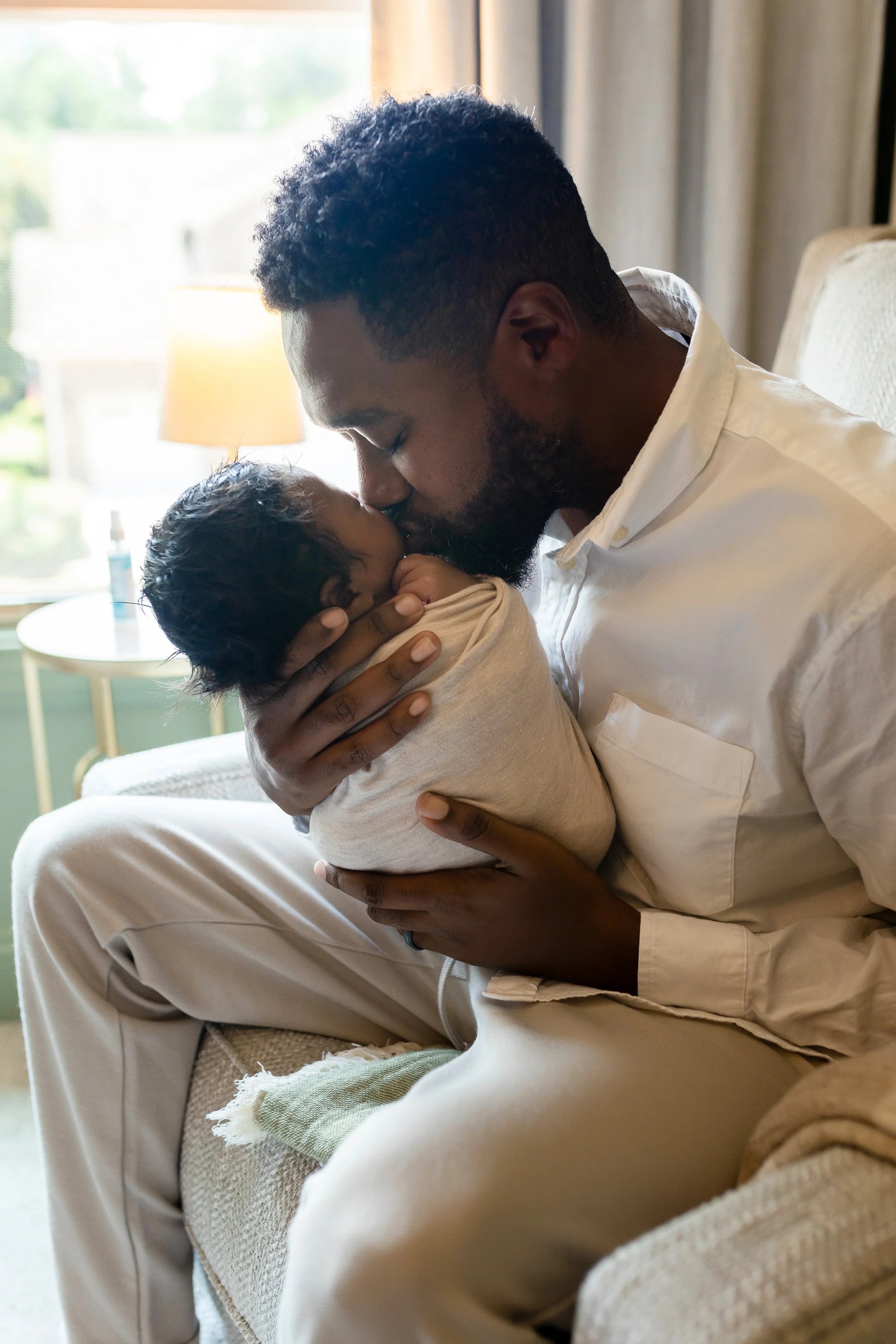 Lifestyle newborn photography in family home.jpeg