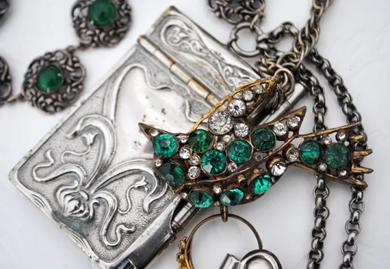 adorn by samouce_emerald bird dance card notebook necklace.jpg