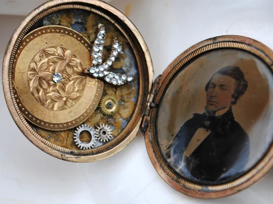 adorn by samouce_civil war gentlemans locket keishi pearl necklace3.jpg
