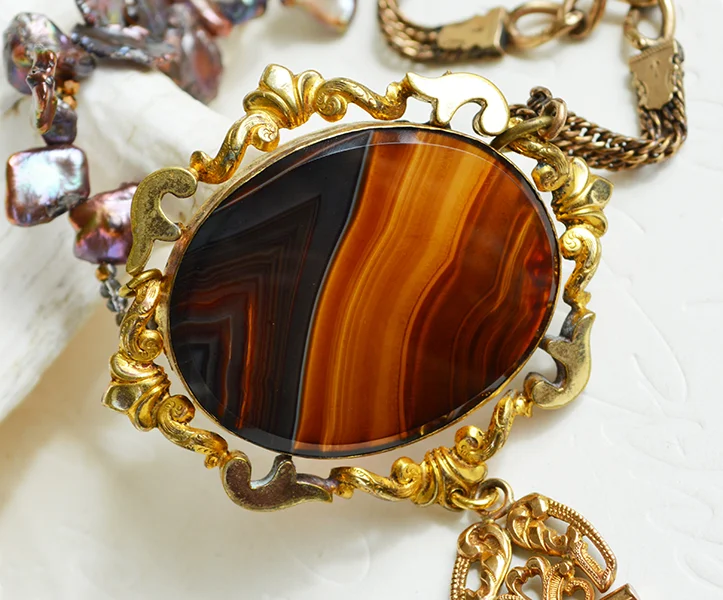 adorn by samouce_Vic agate brooch watch fob keshi pearl necklace4.jpg