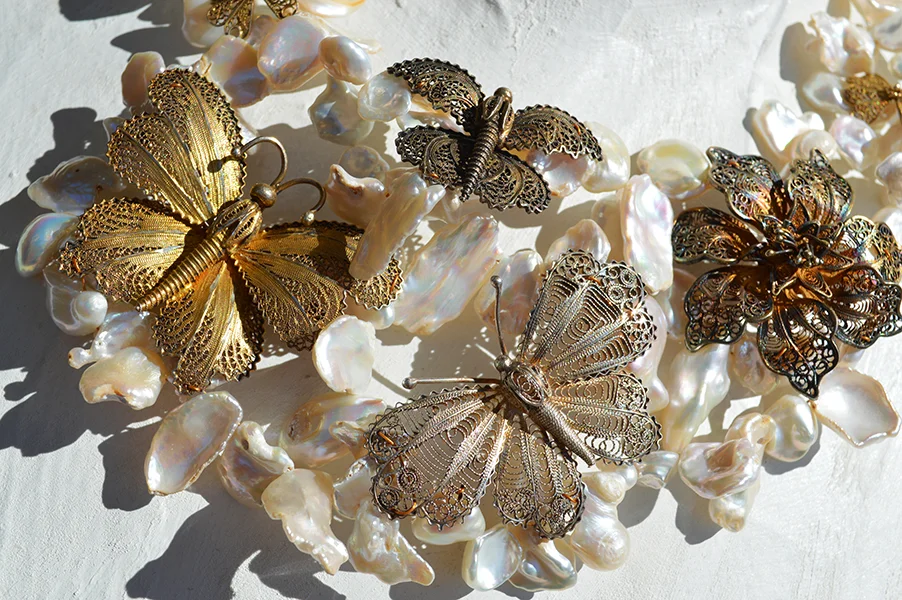 adorn by samouce_Filigree butterfly keishi pearl necklace3.jpg