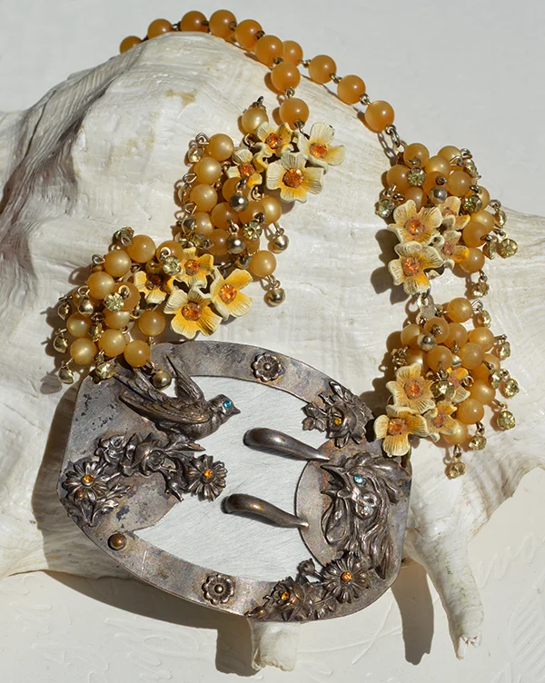 adorn by samouce_Victorian ruster buckle daisy cluster necklace4.jpg