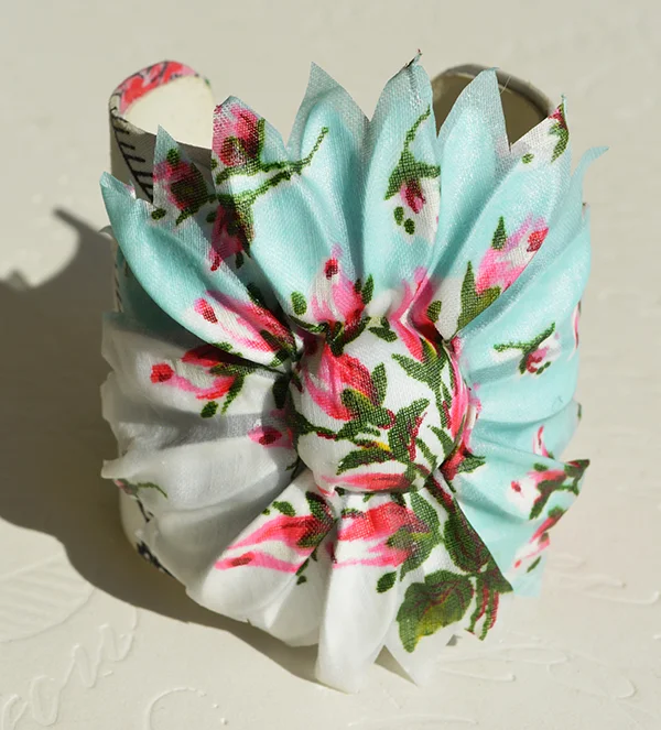 adorn by samouce_aqua pink daisy flower hanky cuff3.jpg