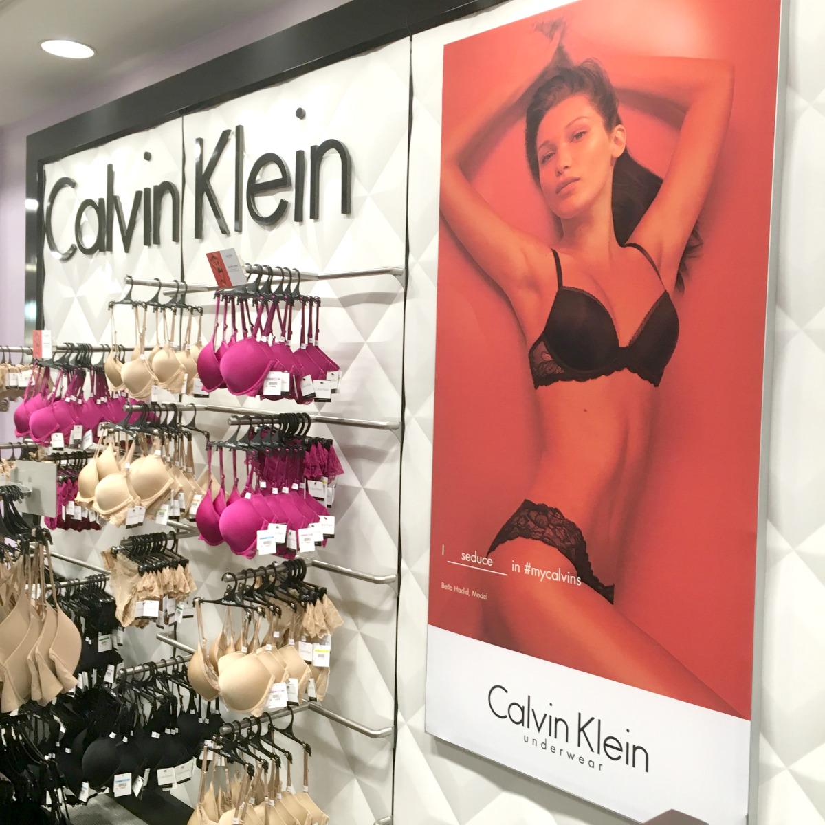 Calvin Klein Wall-mounted Matrix Frame