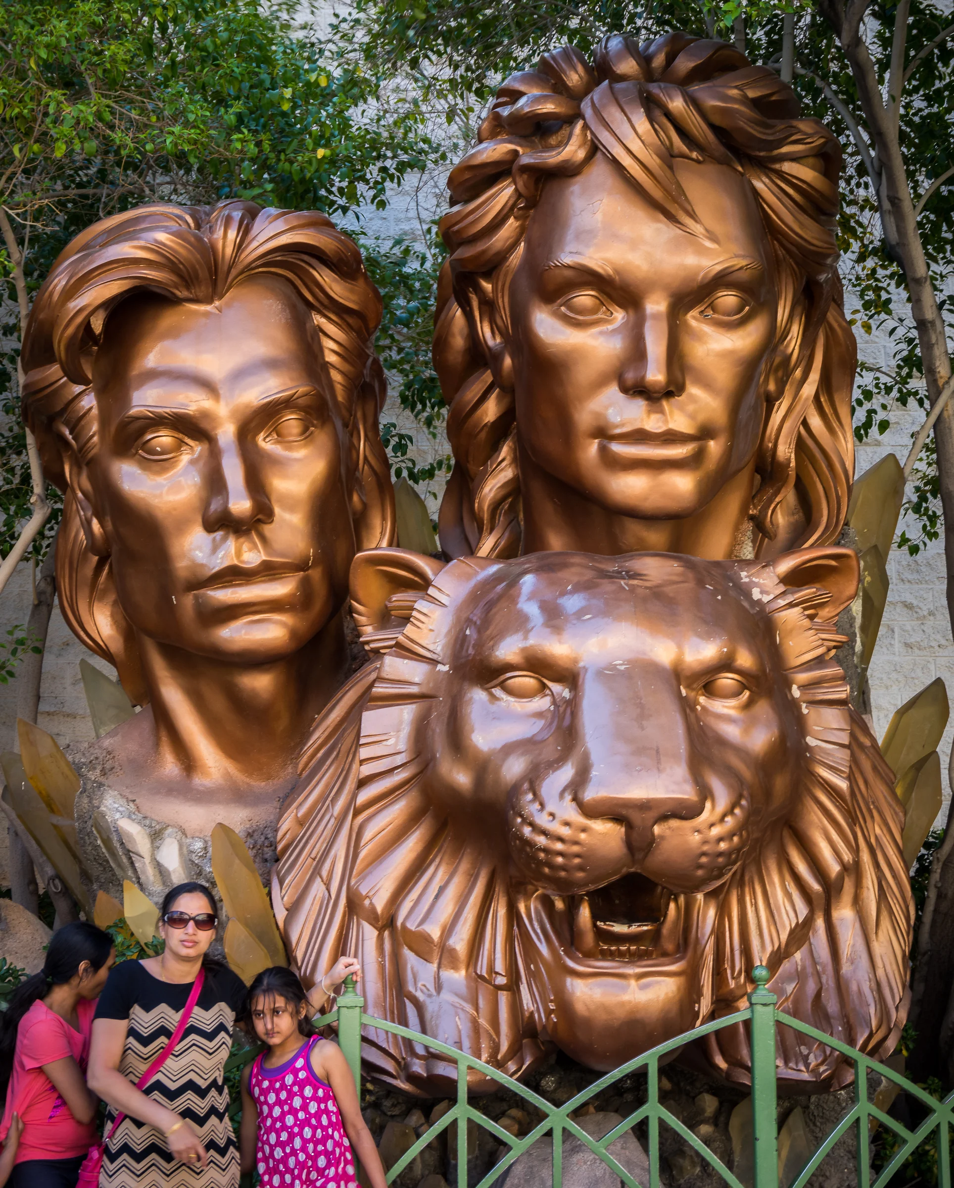 Siegfried und Roy dürfen natürlich auch nicht fehlen. Sehr geschmackvoll. ;)