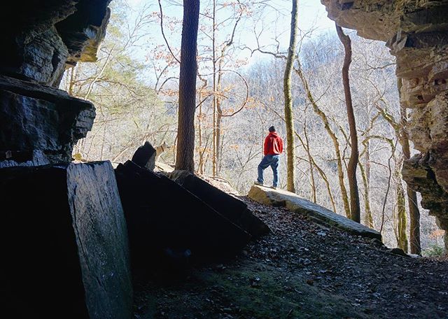 My boss will tell you that I’ve never met a stranger. Most people, I’ve learned are daunted at the thought of traveling solo but I find myself more at peace when I do. The best part are all the wonderful people you meet and stories you’re told along the way. . I never would have found this cave if it wasn’t talking to someone I’ve never met before 🙏🏼 #daretolivegnar #traveloften #girloutdoors #greettheoutdoors #hikearkansas #greatful #caves #blanchardspringscaverns