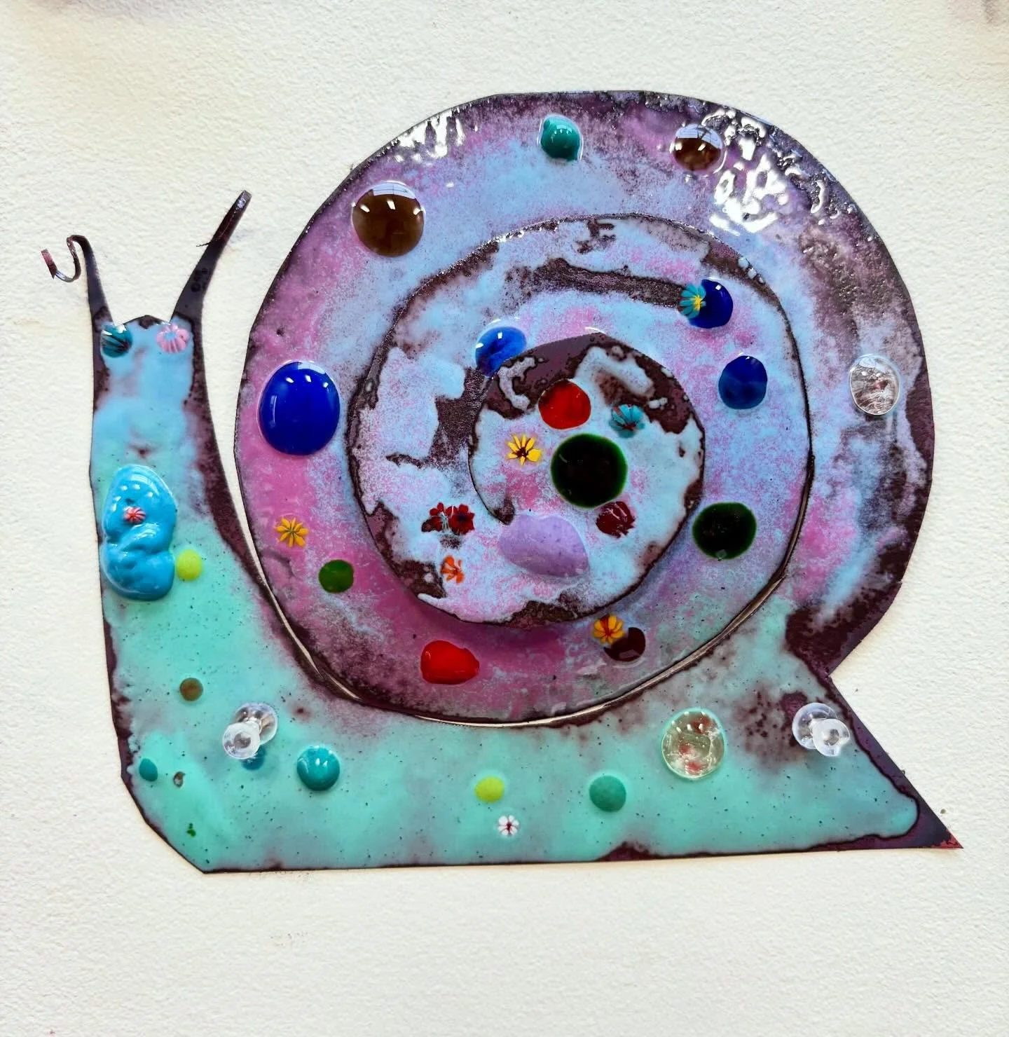 The @house_of_art_and_craft_pdx hosts a fun selection of art classes including their incredibly popular enamel workshops ~ on copper 🏆 and beading 🫘 

They are perfect workshops for beginners and those experienced, all materials included in the cla