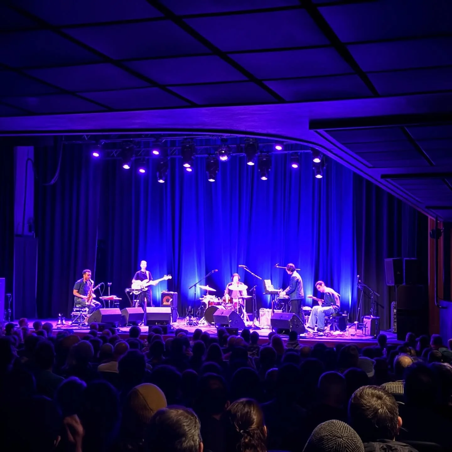 A moment for @pdxjazz fest last night at @revolutionhall featuring Jeff Parker IVtet + SML 🎶✨ absolutely incredible @jeffparkersounds @sml.band 

#artandjazz #portlandjazz #jazzfestival #artandculture