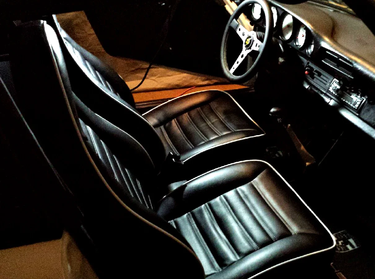 White 1980 Porsche 911 car seats