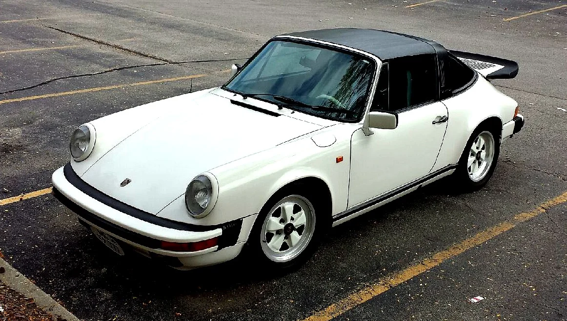 White 1980 Porsche 911 car seats