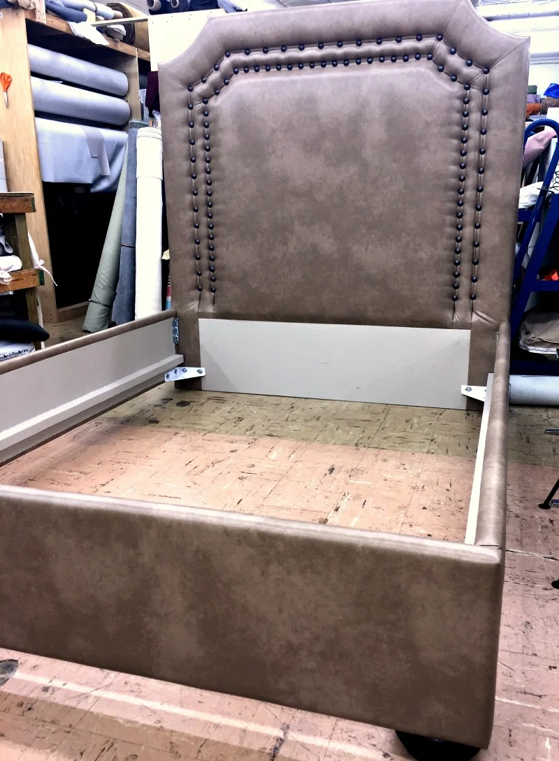 Bed upholstered in engineered leather and with decorative nail