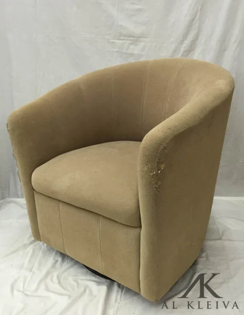Comfortable barrel swivel chair