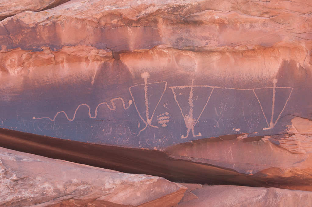 Triangular anthropological figures.