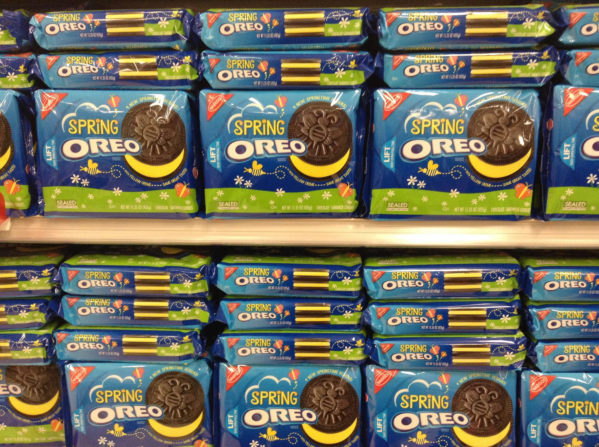 CVS has begun stocking "healthy" foods near the cash register and relegating junk foods to the back of the store. Image credit: Mike Mozart