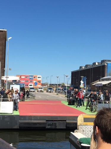 Picture 3. Passengers waiting to board the ferry stay entirely on the green shoulders.
