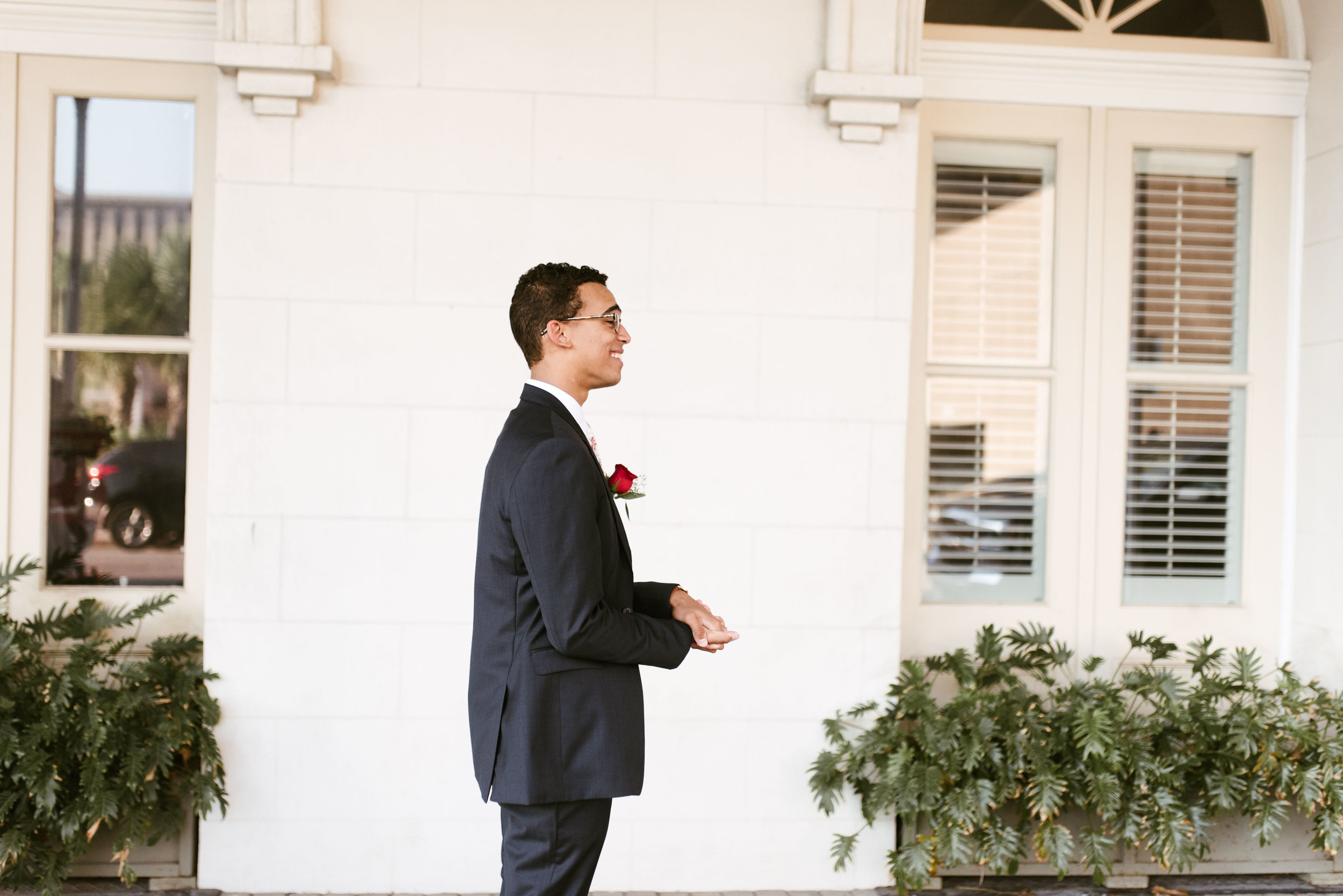 Intimate Downtown Galveston Wedding | Houston Natural Light Wedding Photographer | www.jordanmitchellphotography.com