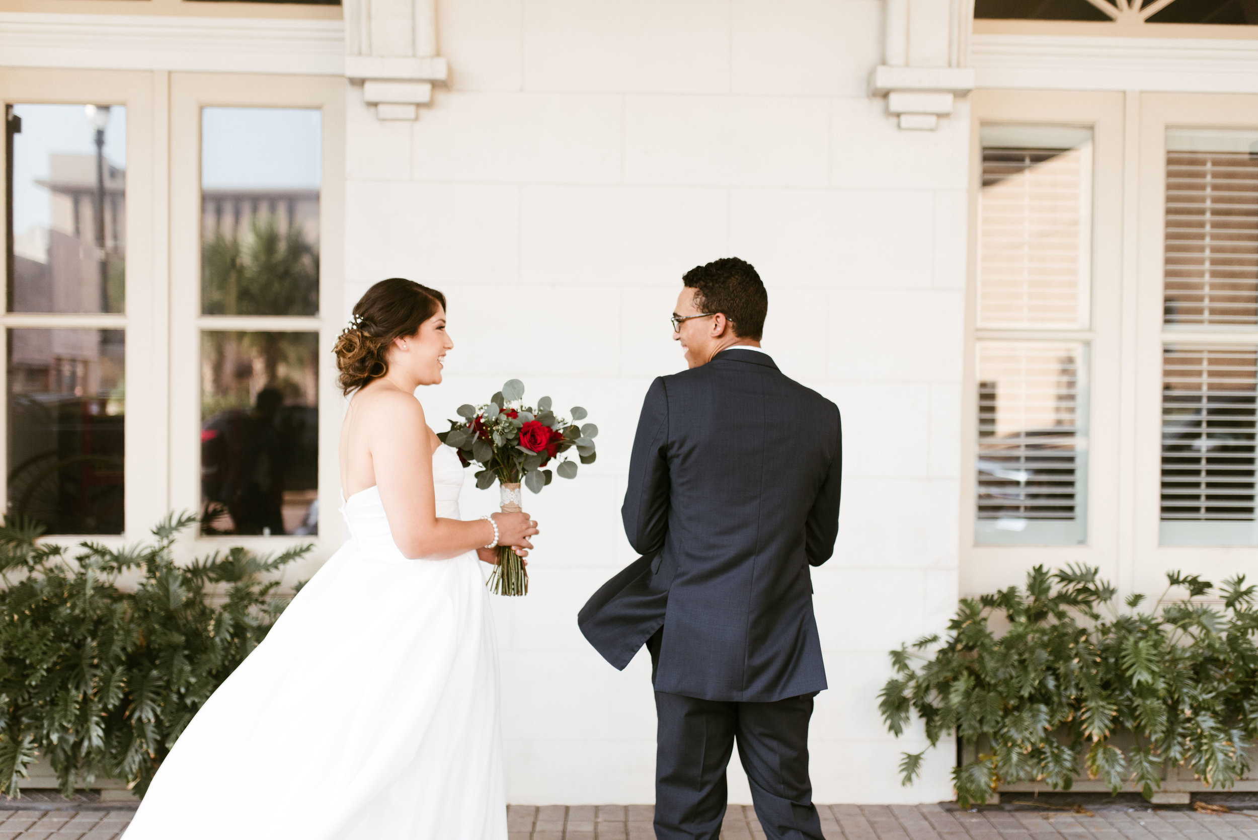  Intimate Downtown Galveston Wedding | Houston Natural Light Wedding Photographer | www.jordanmitchellphotography.com 