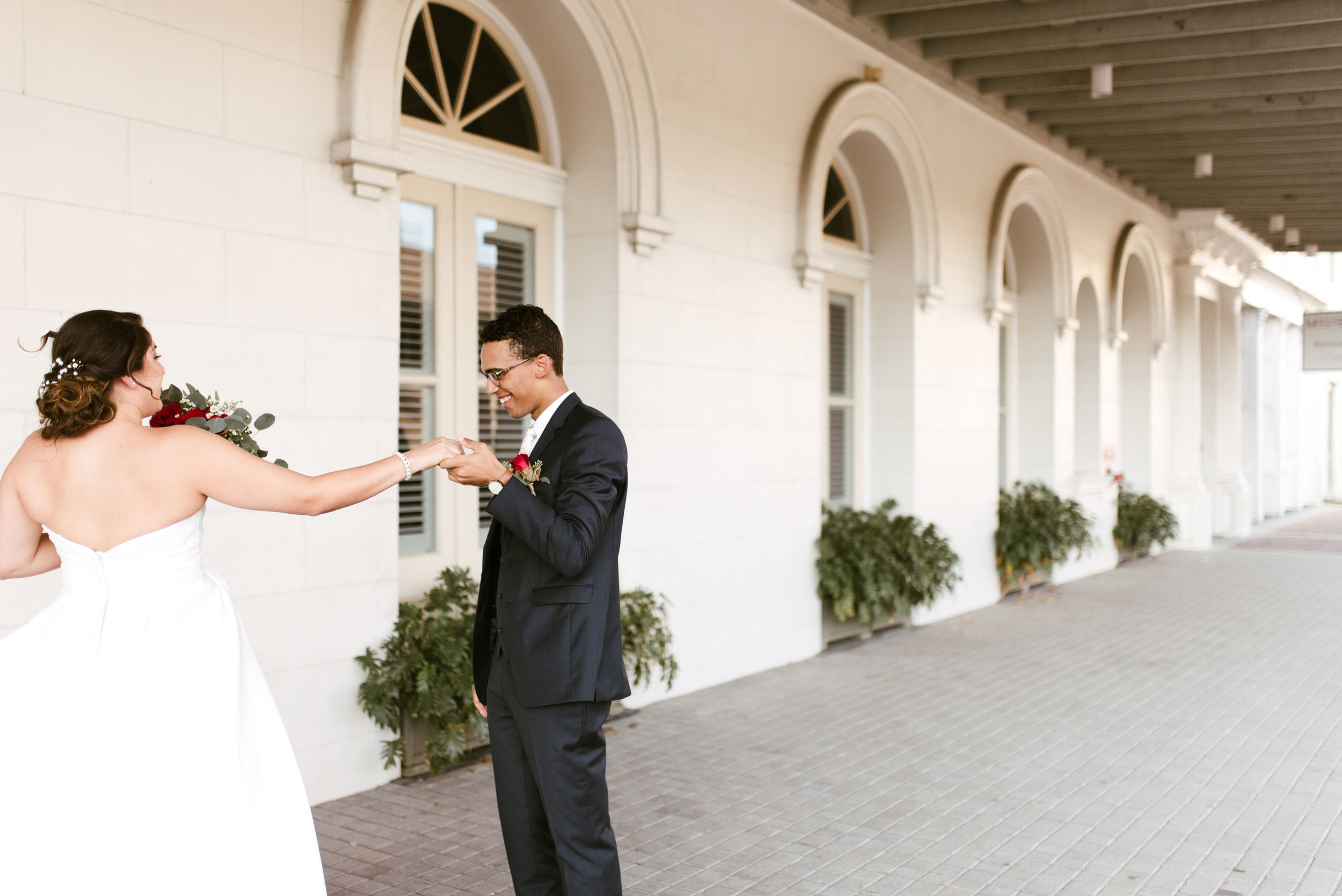 Intimate Downtown Galveston Wedding | Houston Natural Light Wedding Photographer | www.jordanmitchellphotography.com