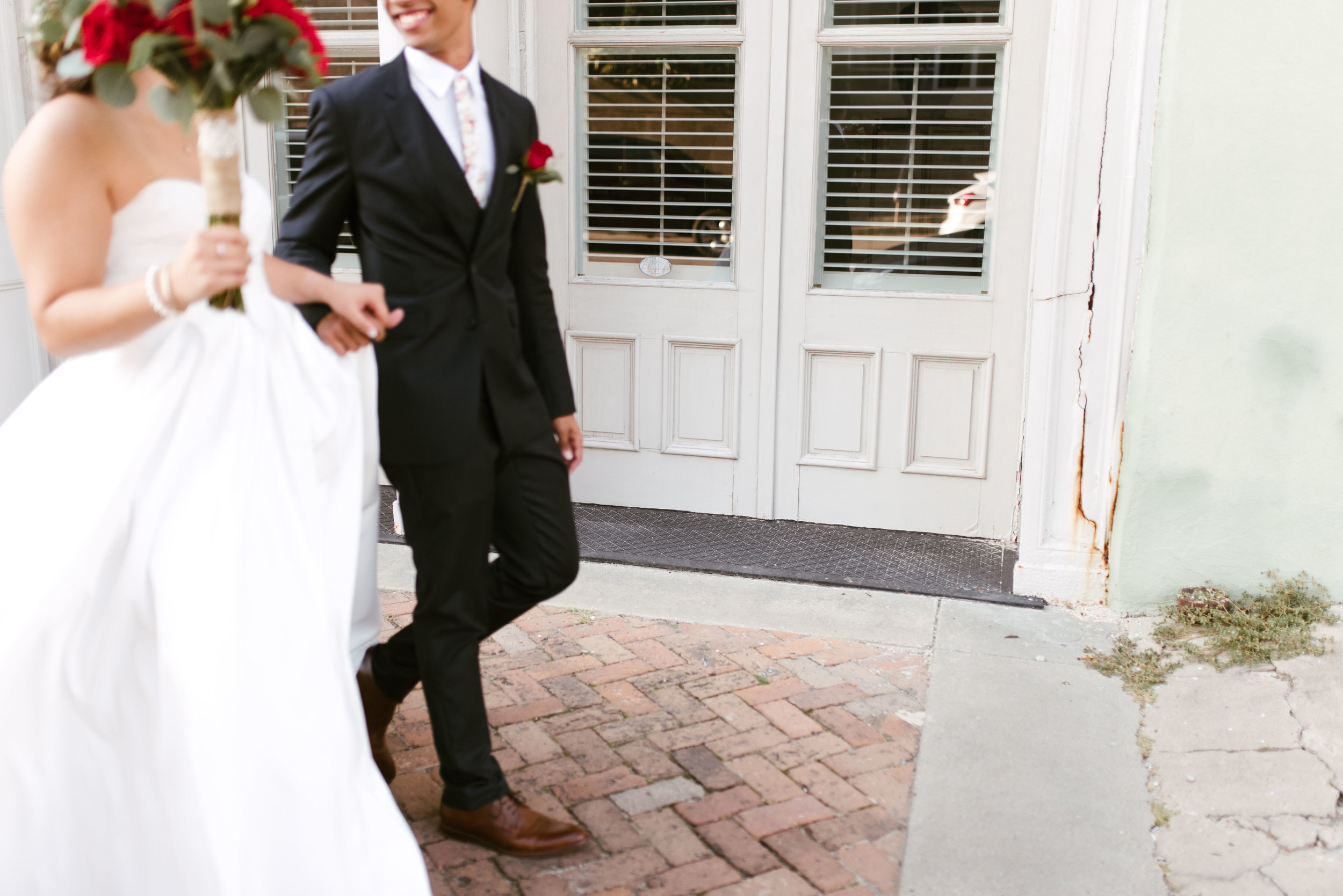 Intimate Downtown Galveston Wedding | Houston Natural Light Wedding Photographer | www.jordanmitchellphotography.com