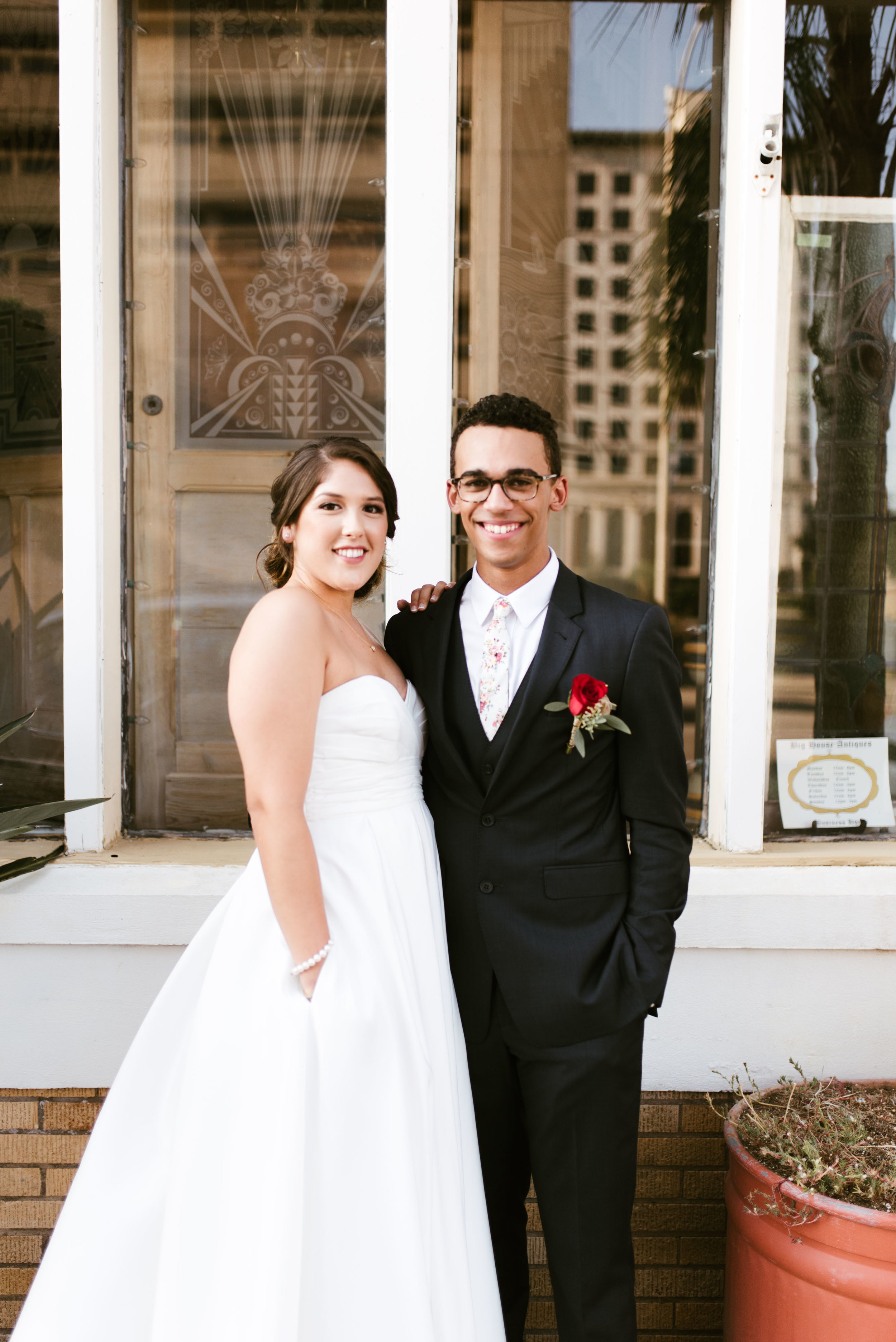 Intimate Downtown Galveston Wedding | Houston Natural Light Wedding Photographer | www.jordanmitchellphotography.com