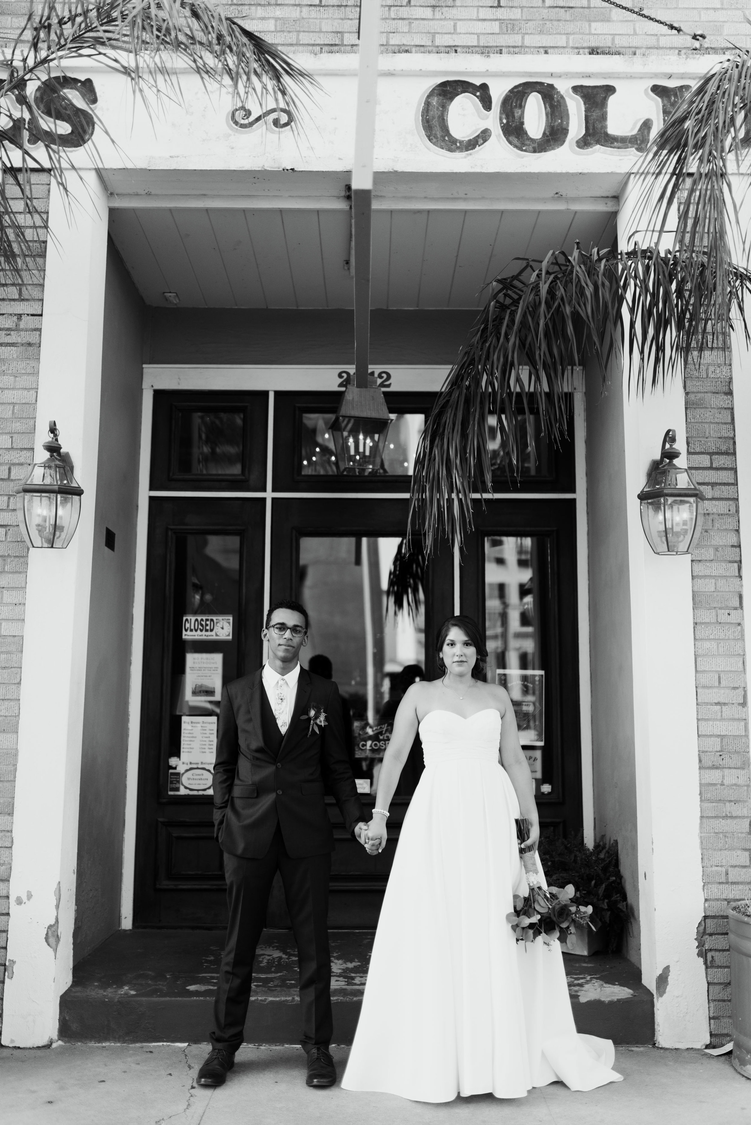  Intimate Downtown Galveston Wedding | Houston Natural Light Wedding Photographer | www.jordanmitchellphotography.com 