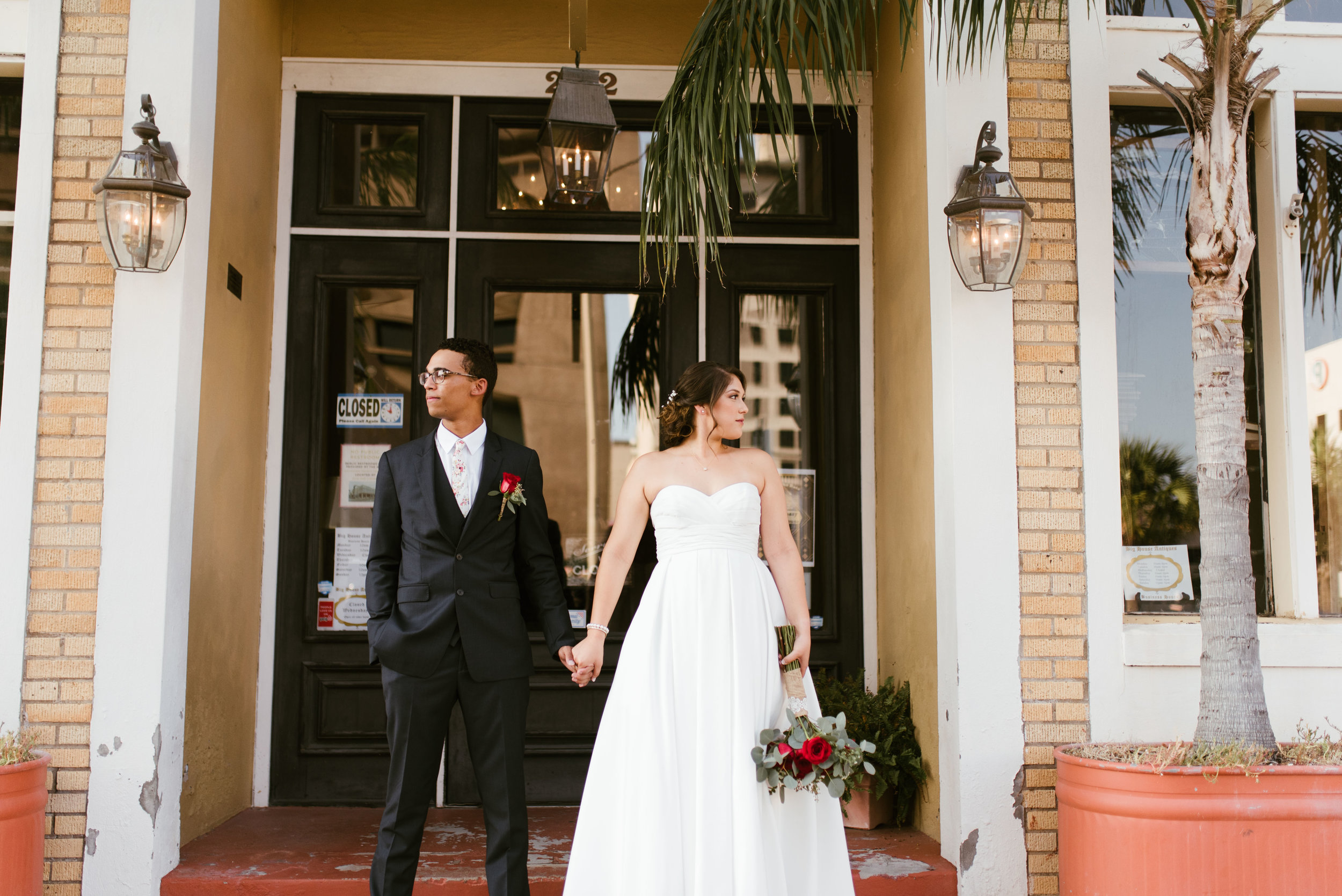  Intimate Downtown Galveston Wedding | Houston Natural Light Wedding Photographer | www.jordanmitchellphotography.com 