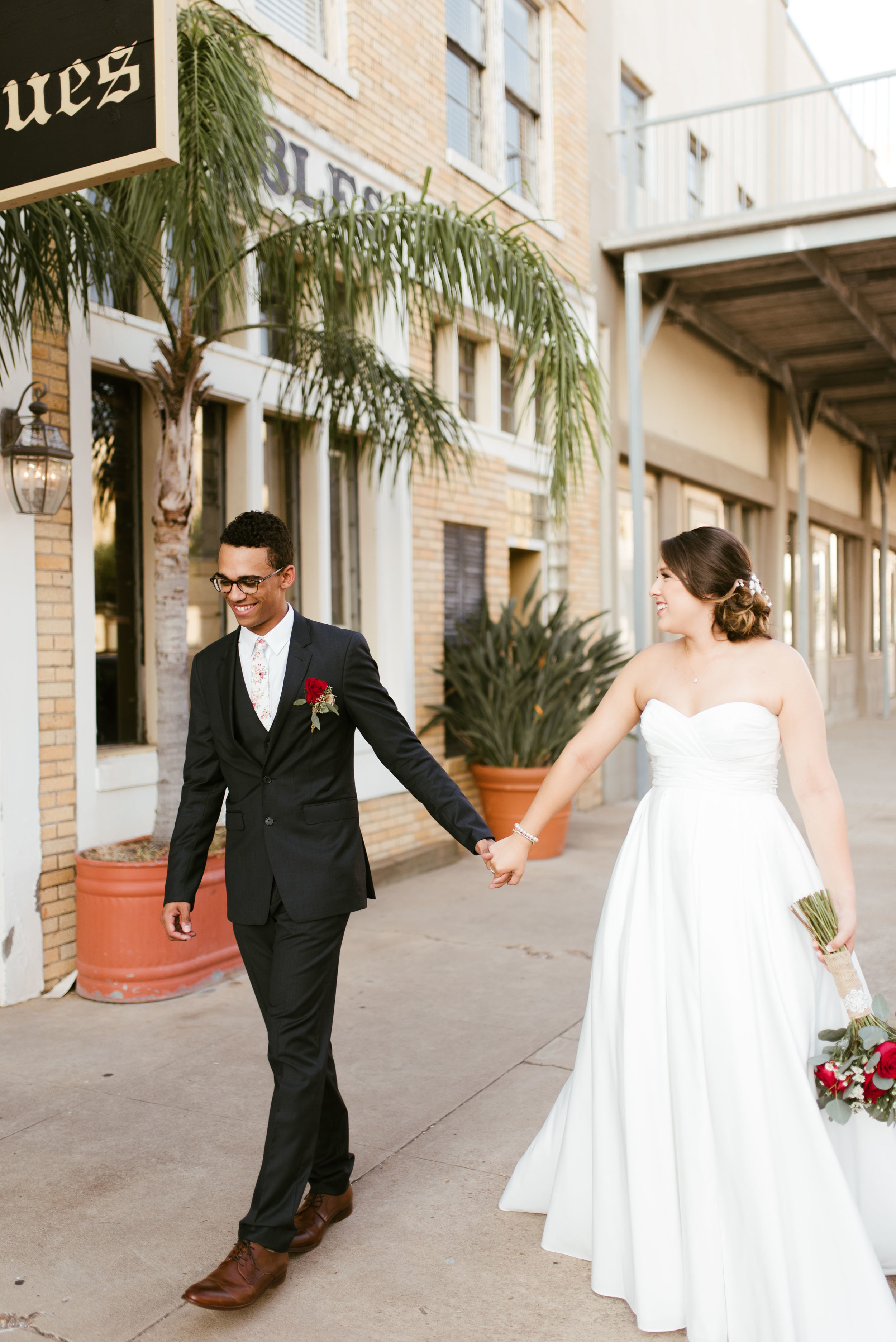  Intimate Downtown Galveston Wedding | Houston Natural Light Wedding Photographer | www.jordanmitchellphotography.com 