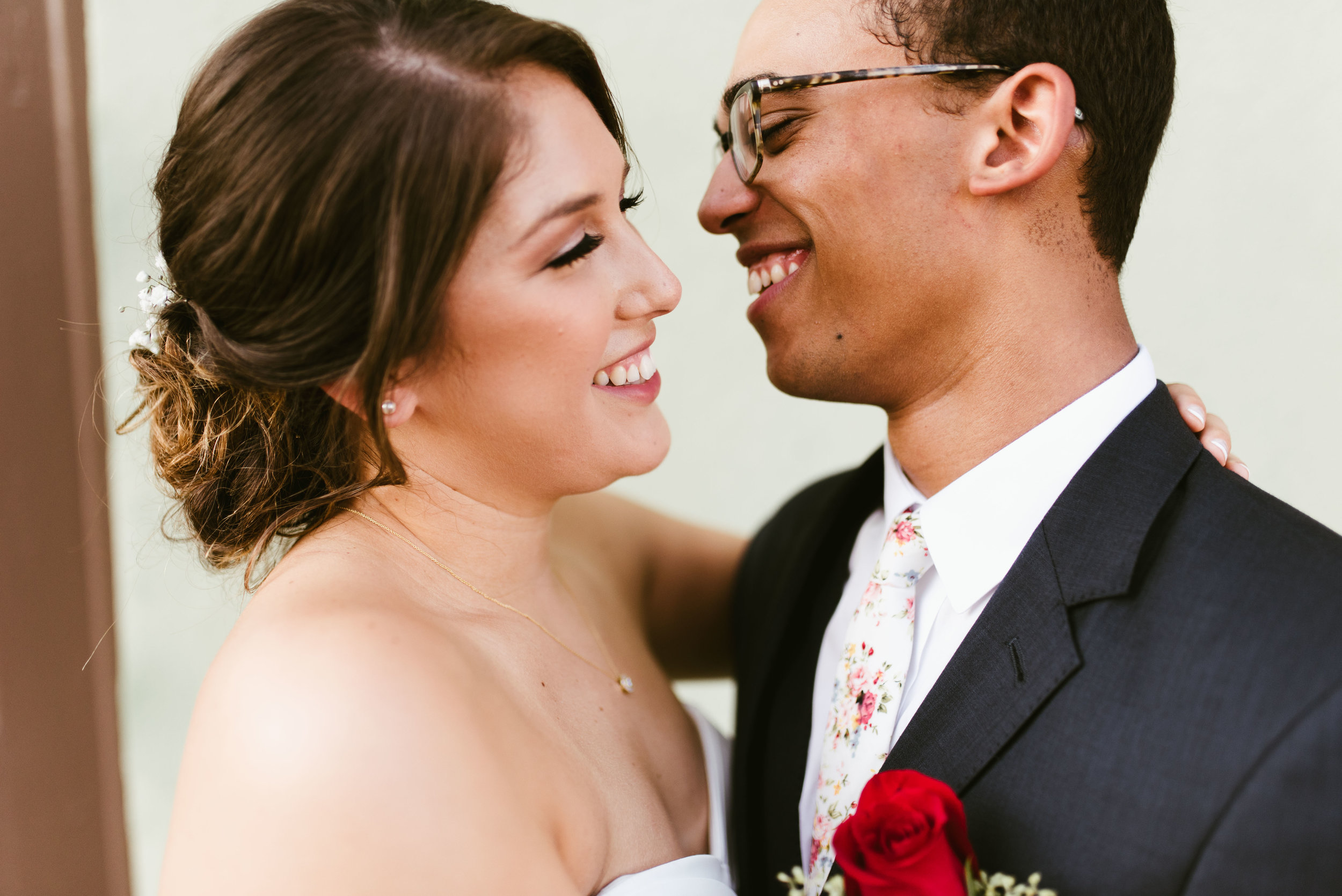 Intimate Downtown Galveston Wedding | Houston Natural Light Wedding Photographer | www.jordanmitchellphotography.com