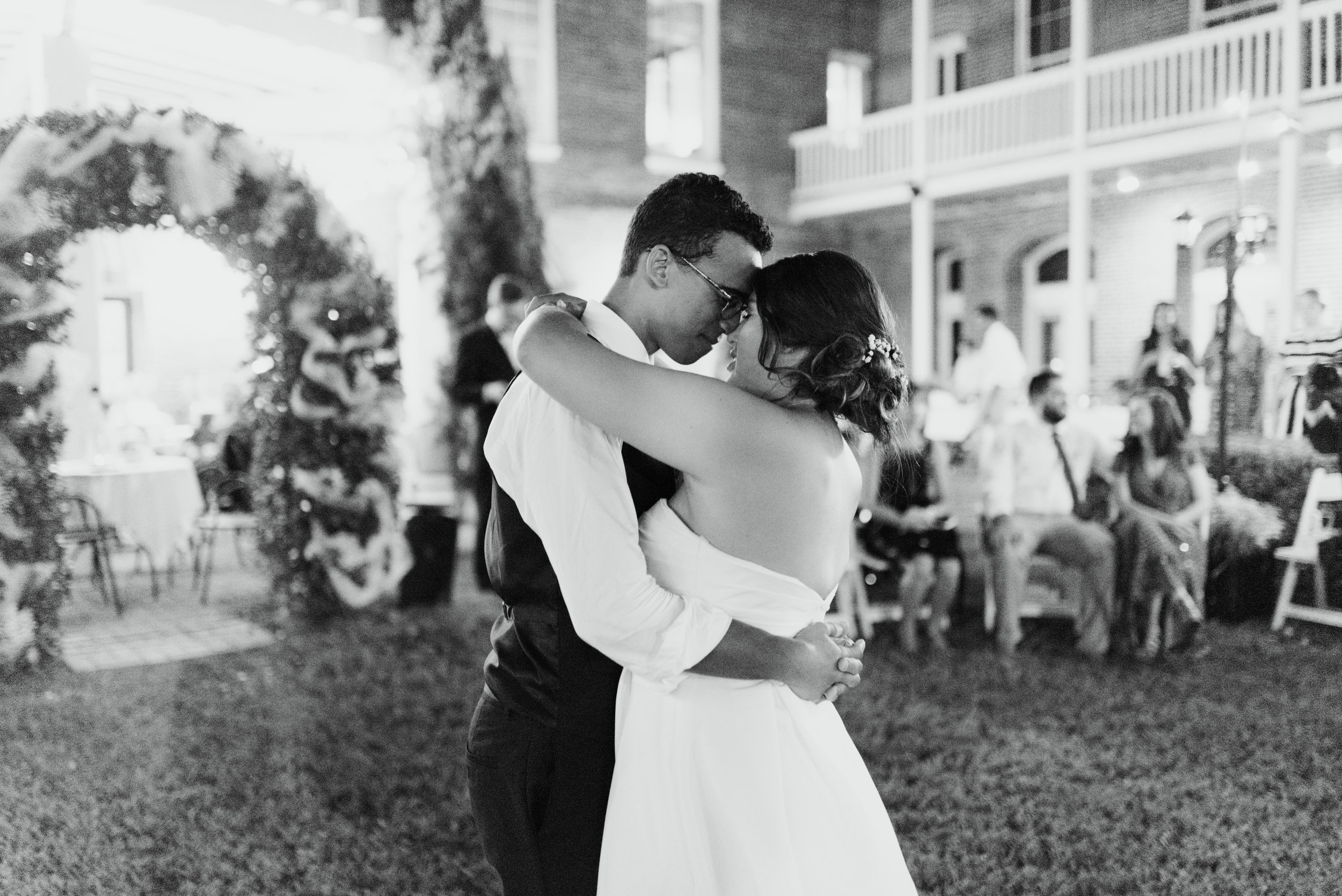 Intimate Downtown Galveston Wedding | Houston Natural Light Wedding Photographer | www.jordanmitchellphotography.com