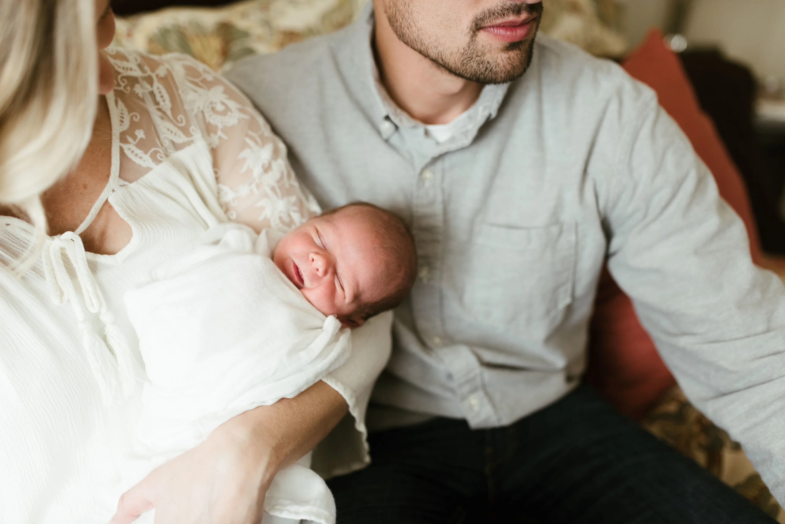 Atascocita Lifestyle Newborn Session | Houston Natural Light Photographer | www.jordanmitchellphotography.com