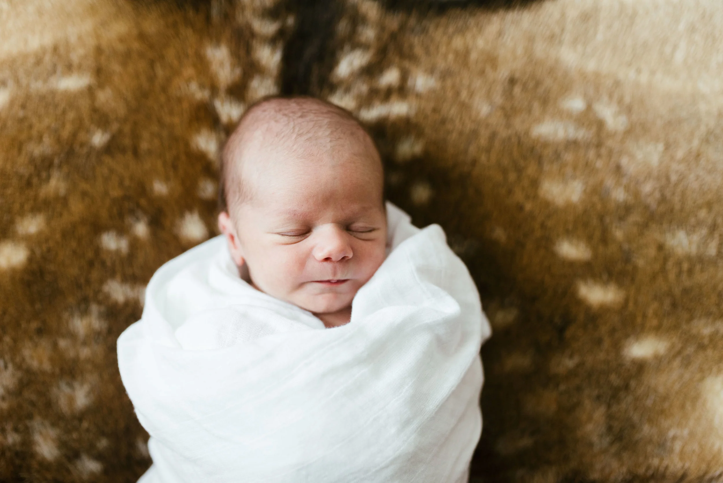 Atascocita Lifestyle Newborn Session | Houston Natural Light Photographer | www.jordanmitchellphotography.com