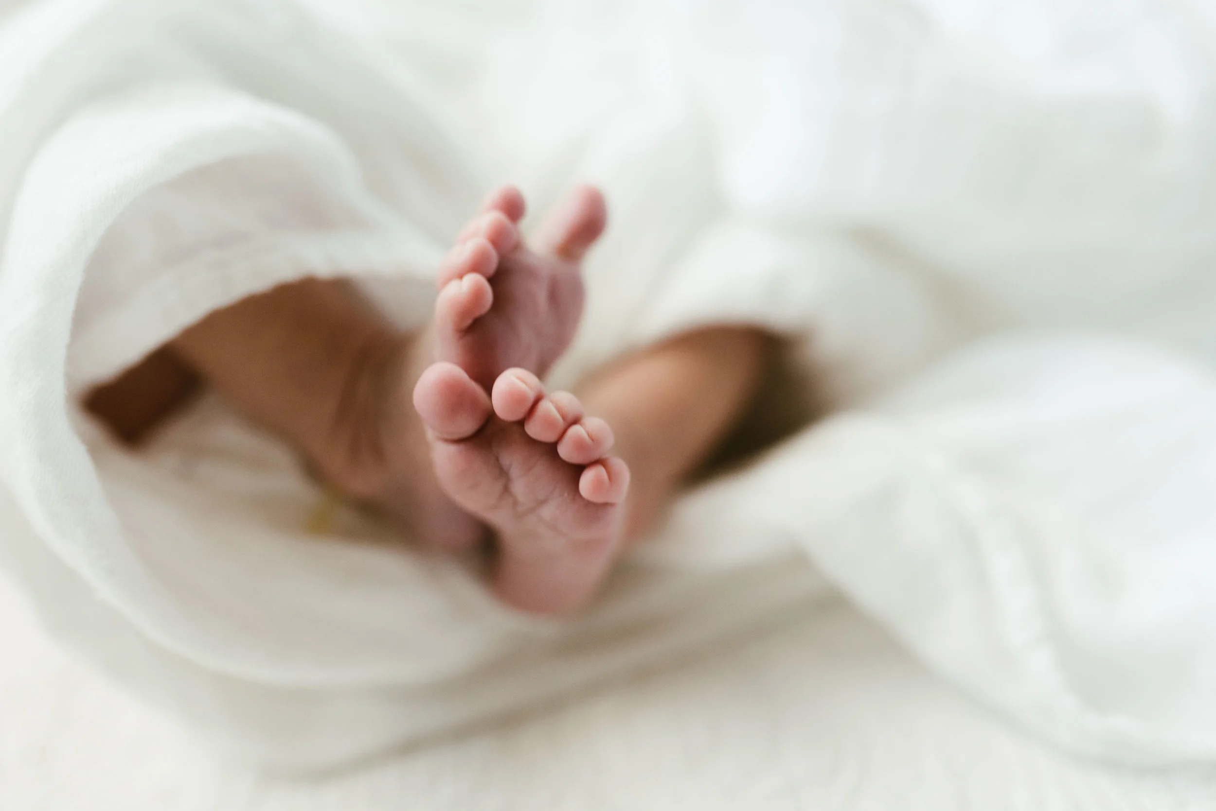 Atascocita Lifestyle Newborn Session | Houston Natural Light Photographer | www.jordanmitchellphotography.com