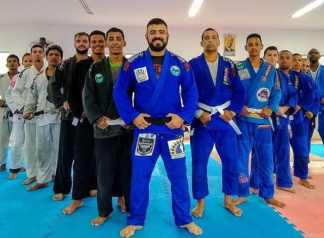 🇧🇷Parab&eacute;ns pelo seu anivers&aacute;rio professor @dbordinbjj !!! 🇺🇸Happy birthday professor @dbordinbjj 
Posted @withregram &bull; @dbordinbjj Enquanto se possa mexer, treine o corpo.
Enquanto n&atilde;o se possa mexer, treine a mente.

#b