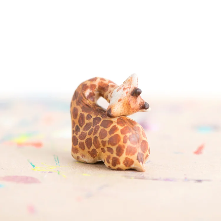 Le Sleepy Baby Giraffe Totem