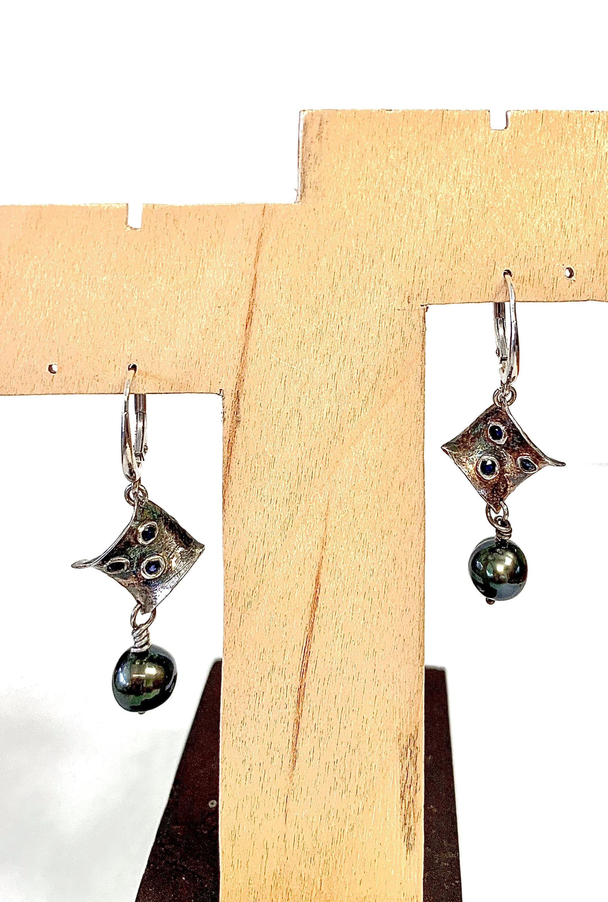 4AA06BC5-352C-4FE9-8FD5-E39EB0EC5B8B