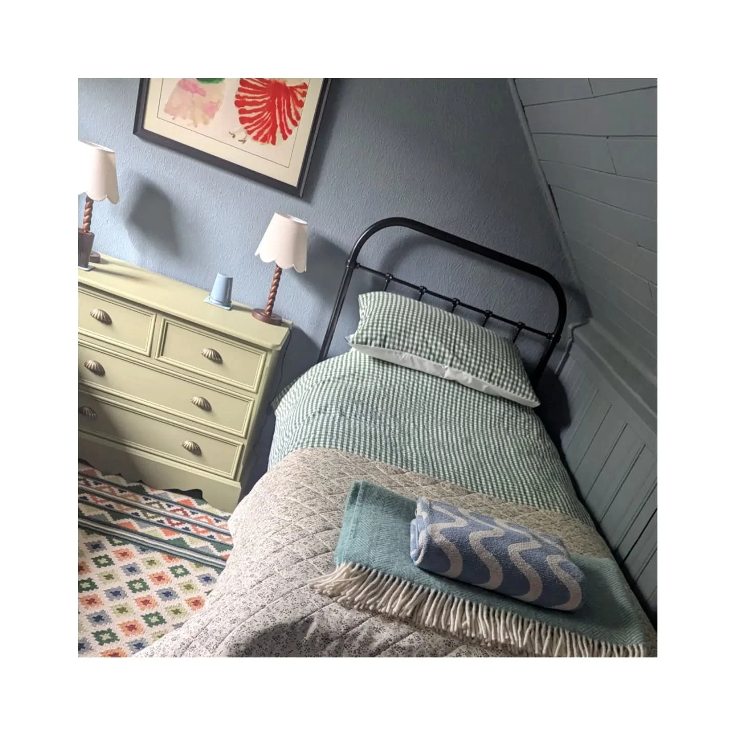 Details... @hillandbayinteriors
#robinhoodsbay #celebrations #friends #likeyesterday #interiordesign #lemonpebbledesign