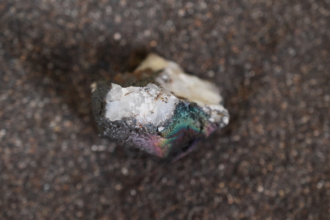 rainbow-hematite-quartz-top