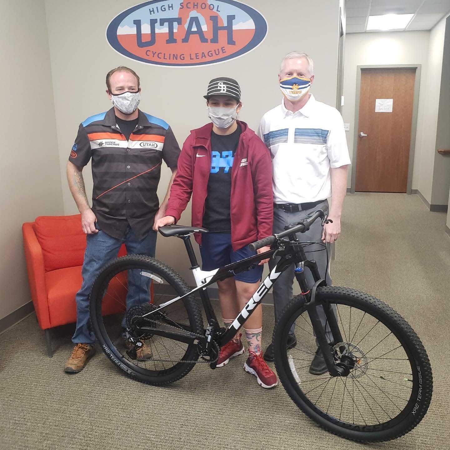 Something incredible happened within the league this week! One of our fabulous race crew members, Jim, went into his local @sandyutahscheels with the intention to purchase a bike to give to a Student-Athlete in need. Let&rsquo;s just say that intenti