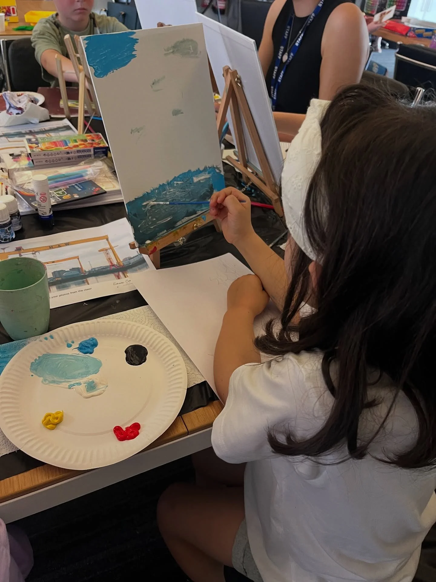 Yesterday I spent a beautiful morning teaching art with a group of amazing kids aged 8-11 at @specialisterneni in Belfast. It was such a humbling and inspiring session, children have a way of reminding you not to take art too seriously, not to overth