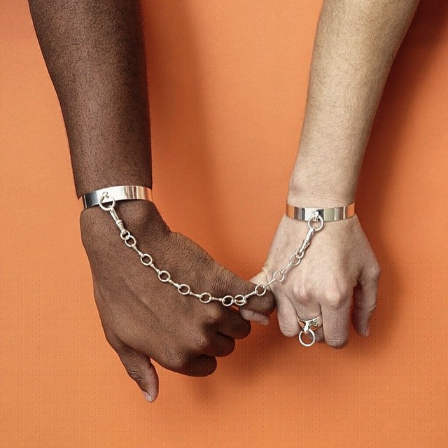 #love #lovethis #h&aring;lla #om #i #h&auml;nder #k&auml;rlek #k&auml;nslor #gemenskap #hands #together #holding #giving #loving #care #our #world #inspirera #inspiration #orange #skin #smycken #armband