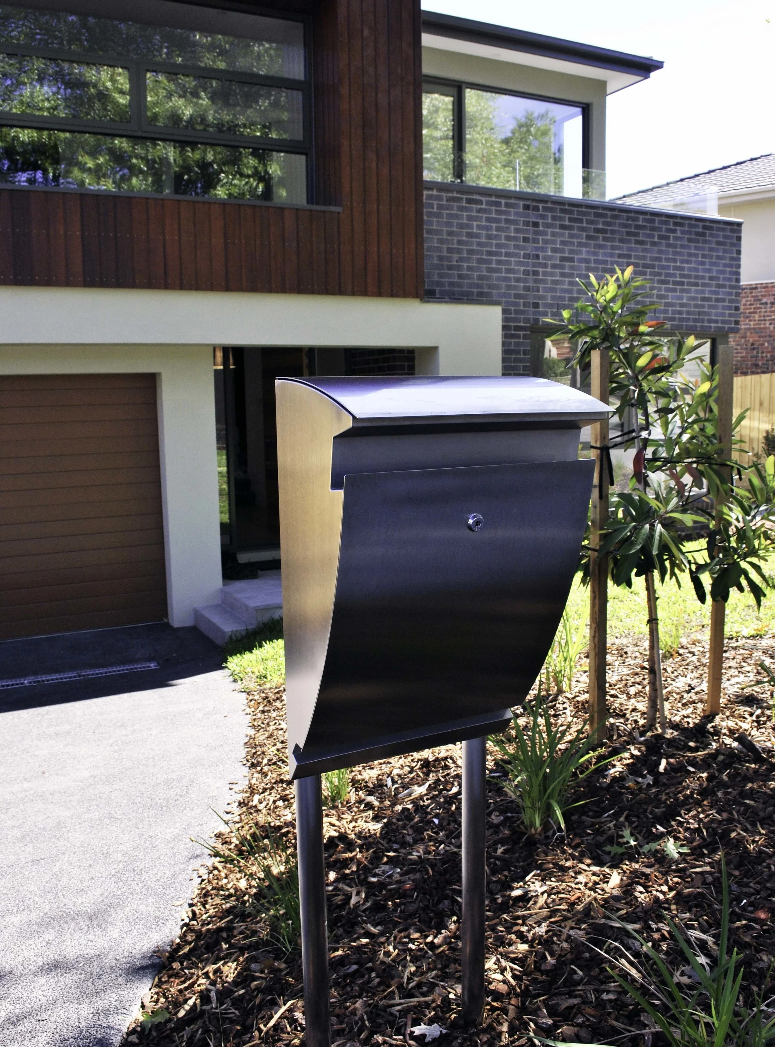 Arcturus mailbox on stand