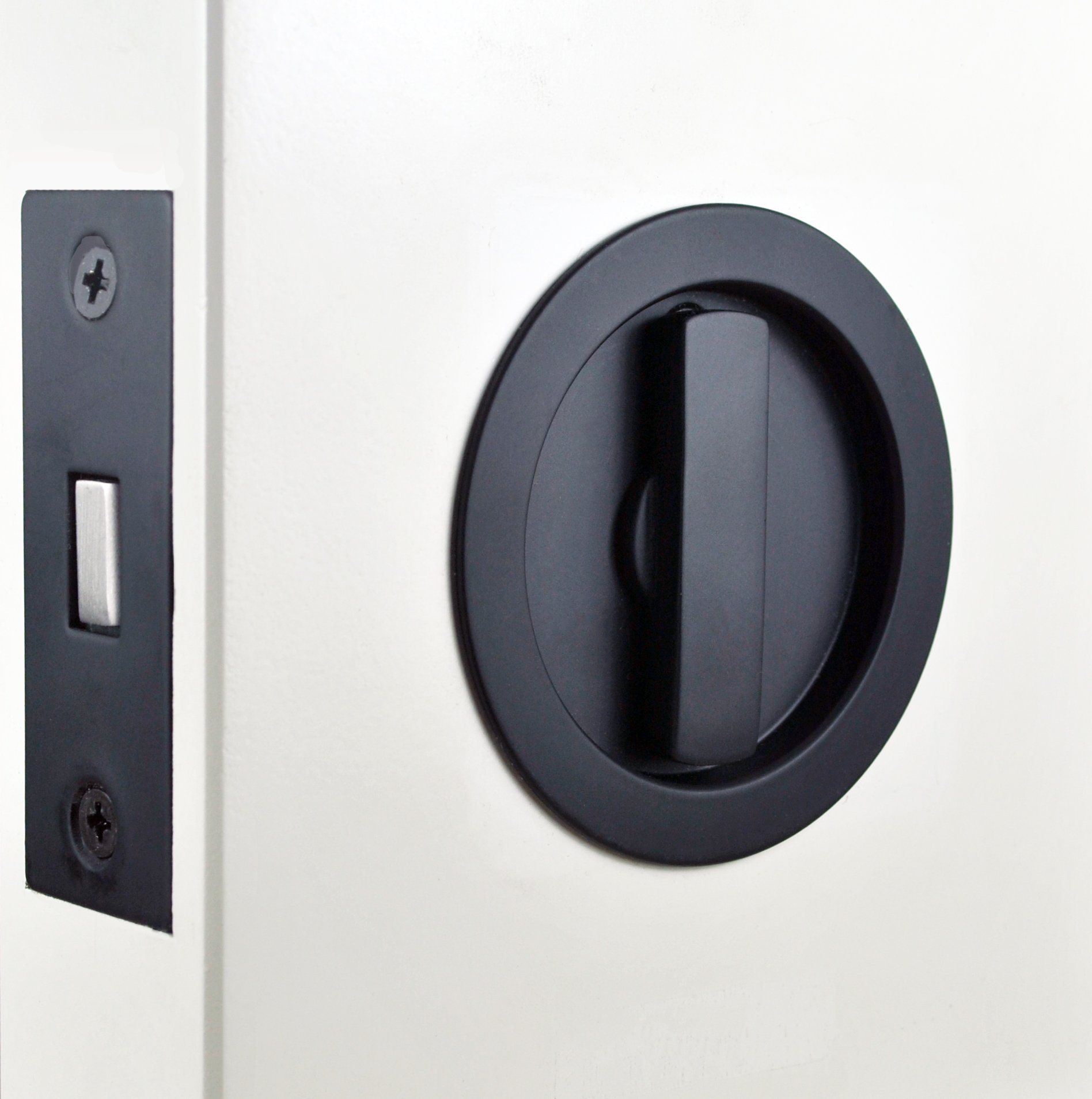 SCD-PRI-RD-BL Cavity privacy set round matte black snib side insitu 16-9-21 rgb.jpg