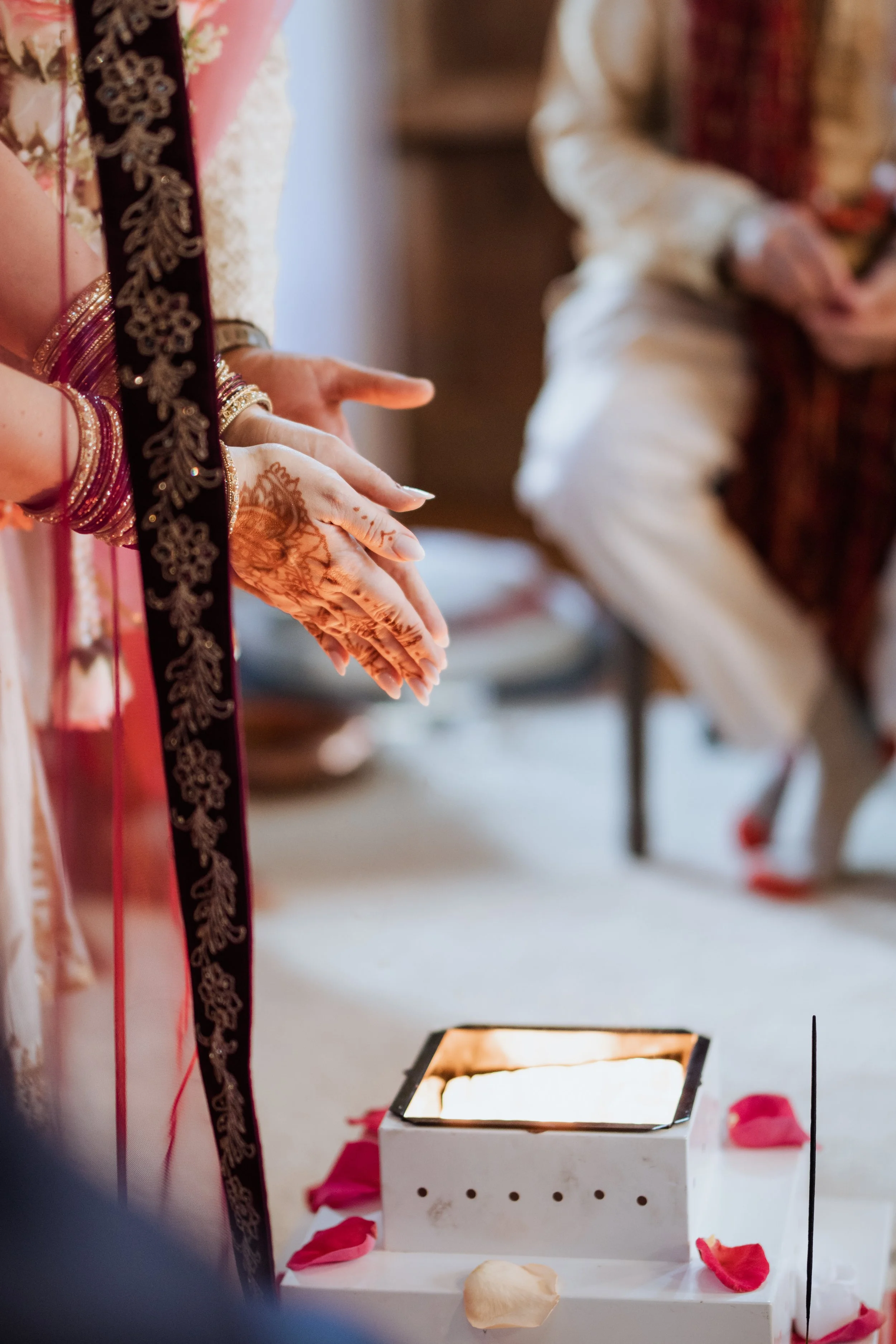 Maria&Ajay-Morning Prep-647.jpg