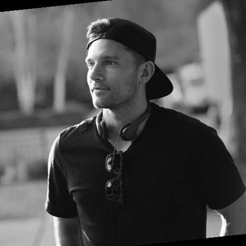 Curtis “Thera” Petraglia, Public Relations Plays: Half Back Works: Creative Director @ Deutsch From: Charlotte, NC Contact: curtjam@gmail.com