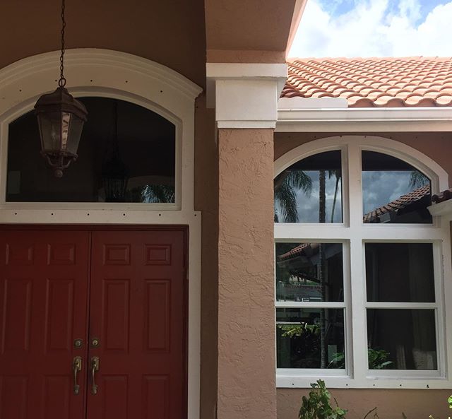 PGT WinGuard Aluminum Single Hung &amp; Eyebrow windows with gray tint and Low E glass. #impact #windows #energyefficient #mikesaluminum #contractor #palmbeach